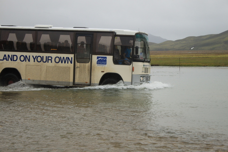 Un bus amphibie, ou presque.